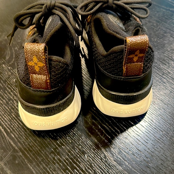 Rarely worn Luis Vuitton Women’s Aftergame Sneaker! In good condition, no rips. - Picture 3 of 6